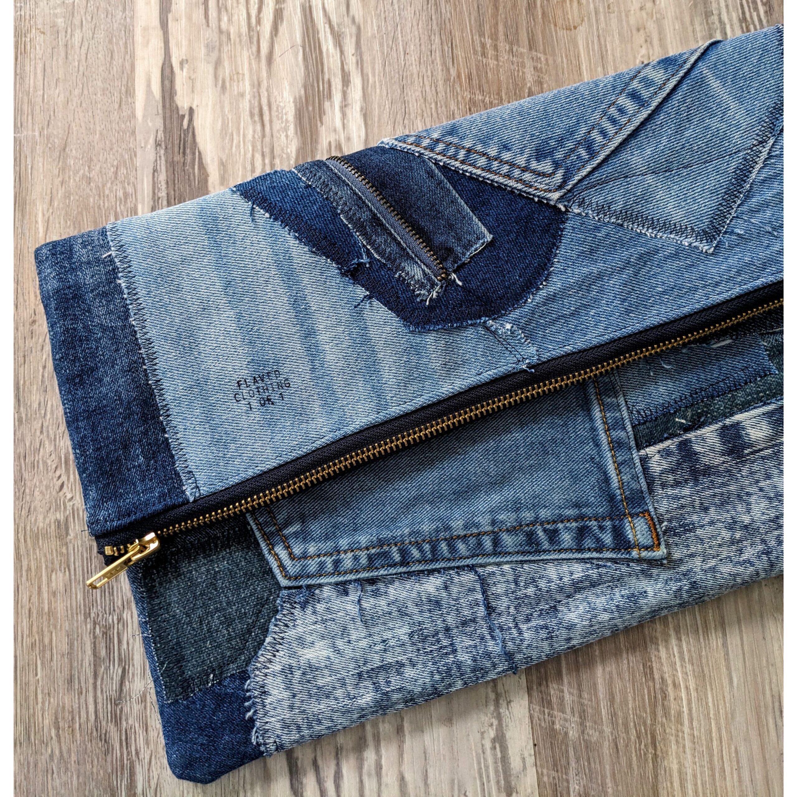 Upcycled denim clutch - Shop sushandcrafts Clutch Bags - Pinkoi